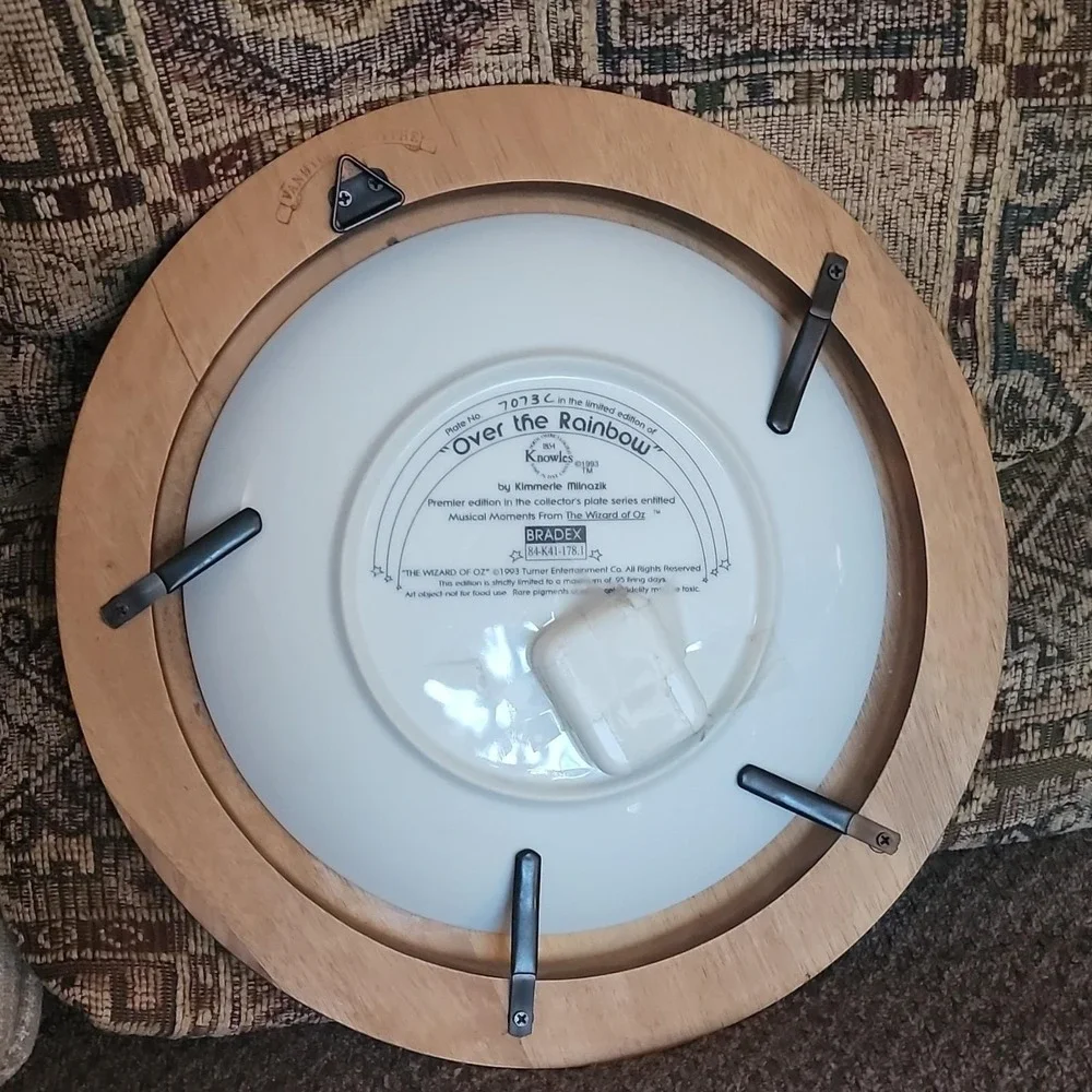 Knowles Wizard of Oz Over the Rainbow Musical Collector Plate Framed 1993 7073C